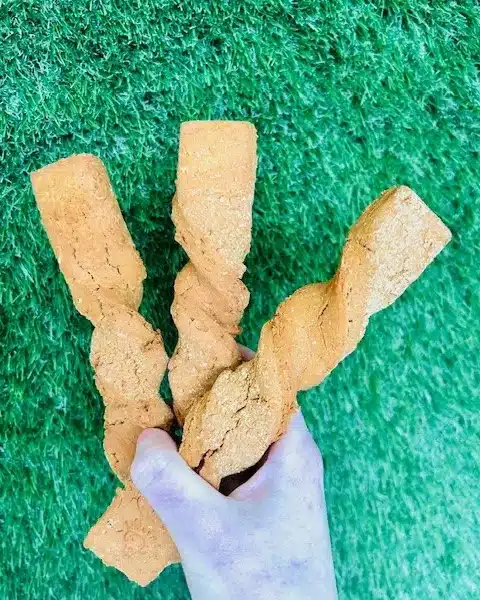 cheesy straws